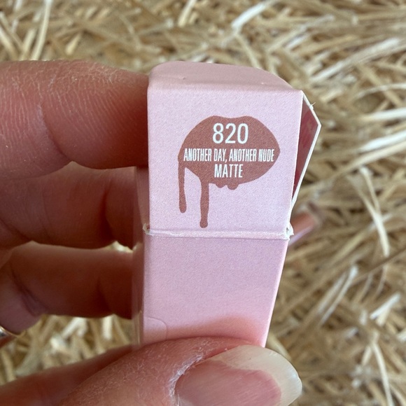 Kylie Matte Liquid Lipstick in another day, another nude - Picture 2 of 4